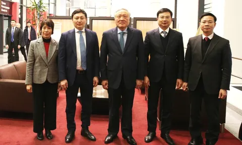 Phó Thủ tướng Thường trực Nguyễn Hoà Bình bắt đầu chuyến thăm làm việc tại Kazakhstan