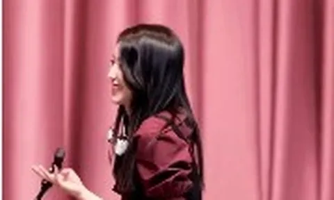 Nữ ca sĩ duy nhất từ bỏ showbiz làm tiếp viên hàng không, visual long lanh thoát tục HR không tuyển mới lạ