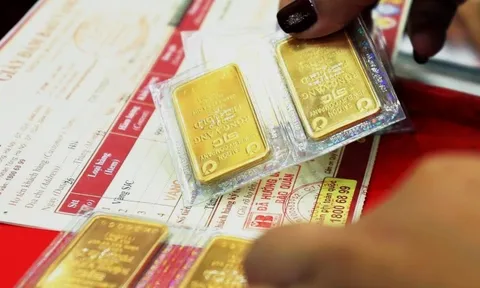 Giá vàng ở VN bị “thổi bay” hơn 3 triệu đồng/lượng, nguyên nhân từ 1 đồng tiền: Phố Wall dự báo bất ngờ?