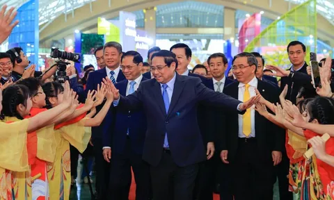 Tại sự kiện "6 nhất" ở công trình top 10 TG, Thủ tướng biểu dương tập đoàn của tỷ phú Phạm Nhật Vượng