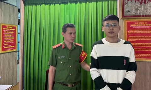 Nguyễn Công Nguyên SN 2003 ra đầu thú