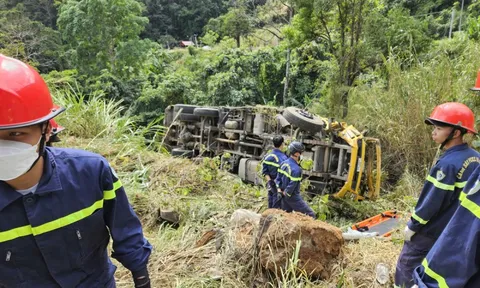 Xe tải lao xuống vực đèo Bảo Lộc, 2 người thương vong