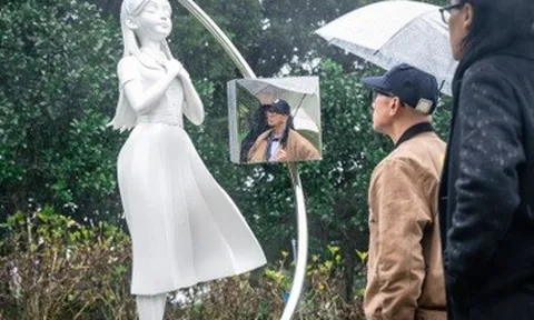 Chồng Từ Hy Viên tạc tượng tưởng nhớ vợ trong lễ giỗ đầu