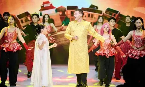 Kyo York và giọng ca nhí Gabi Bảo Uyên hát Hello Việt Nam với màu sắc dân ca ba miền