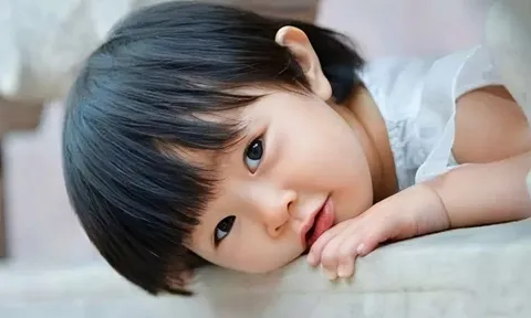 4 đường nét khuôn mặt của một đứa trẻ THÔNG MINH!