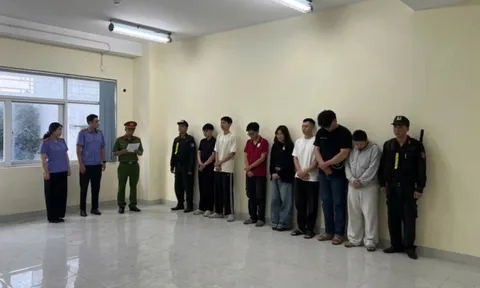 Khám xét khẩn cấp, bắt nhân viên cửa hàng Nguyễn Ngọc Quỳnh Như và nhiều người khác