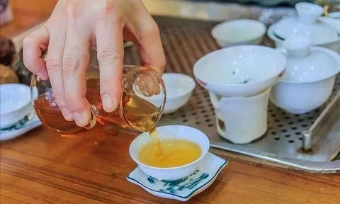 4 kiểu uống trà được đưa vào "danh sách tổn thương gan": Dù thích bao nhiêu cũng phải ngậm miệng