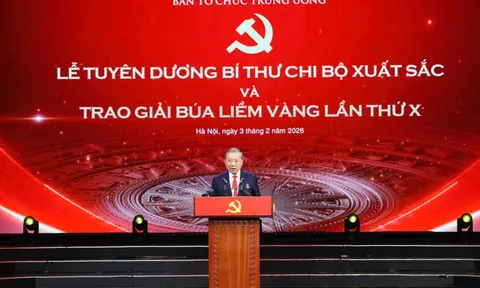 Tuyên dương Bí thư chi bộ xuất sắc và trao giải Búa liềm Vàng lần thứ X