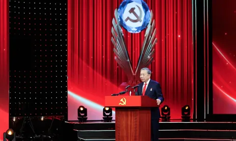 Công tác thông tin, tuyên tuyền phải là 'pháo lệnh', 'trống trận' cổ vũ toàn Đảng, toàn dân