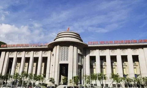 Lãi suất qua đêm LNH tăng vọt lên 17%, Ngân hàng Nhà nước triển khai gói hỗ trợ thanh khoản lớn kỷ lục