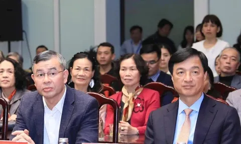 100% cử tri thống nhất giới thiệu ông Nguyễn Duy Ngọc và ông Ngô Văn Tuấn ứng cử ĐBQH