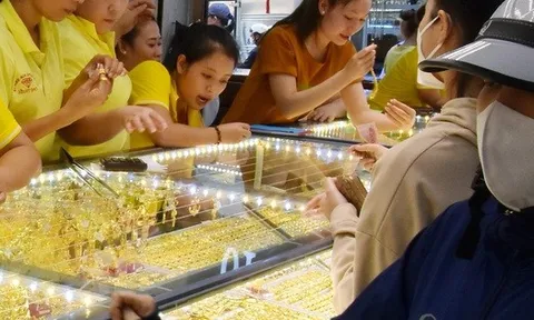 Giá vàng hôm nay 6-2: Sụt giảm mạnh