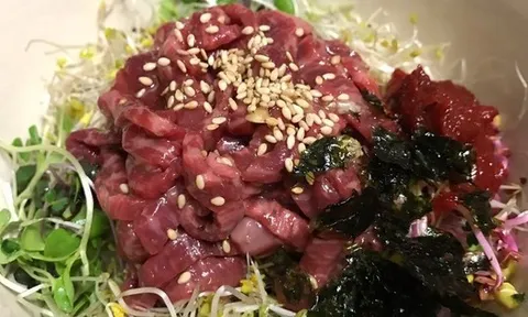 Ngày càng nhiều chị em còn trẻ đã mắc ung thư cổ tử cung, bác sĩ khuyên: 4 món này ngon đấy nhưng ăn ít lại!