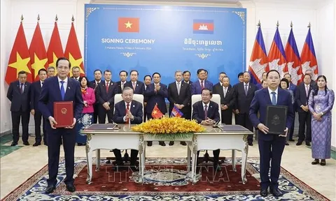 Tổng Bí thư Tô Lâm chứng kiến Lễ ký và trao các văn kiện hợp tác tại Campuchia