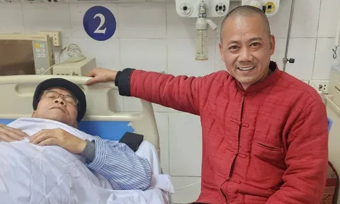 Đường tình lận đận của nam NSND U80 nhập viện gần đây, bị con trai chia sẻ chuyện “đòi lấy vợ”