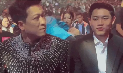 Đình Bắc ngại ngùng khi ngồi cạnh Trường Giang, gọi dạ bảo vâng cực lễ phép tại WeChoice Awards 2025