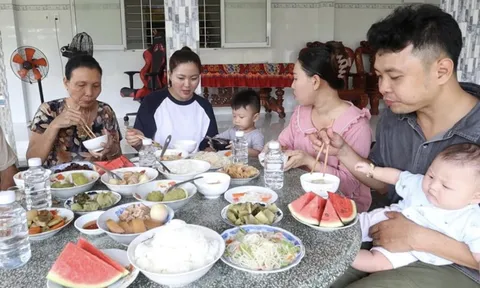 Chủ nhật này thật đặc biệt - Tết đến sớm từ "bữa cơm đủ", hạnh phúc là khi nhà mình còn có nhau