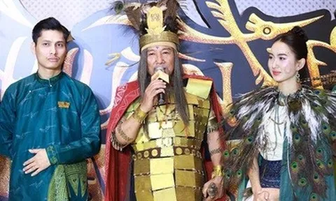 NSND Trọng Trinh mặc áo nặng 20kg, ghép từ 500 lá đồng khi vào vai vua Hùng