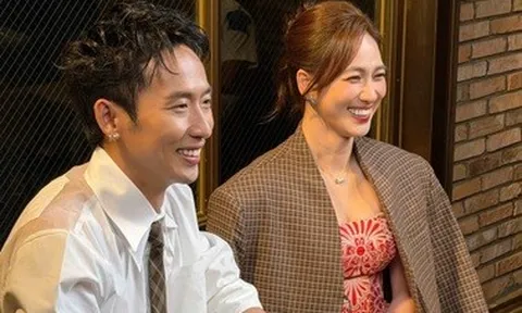 Tuấn Trần ngồi xe lăn, tình tứ với Phương Anh Đào gây sốt