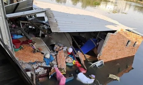 Sập nhà ở TPHCM, 2 người bị thương