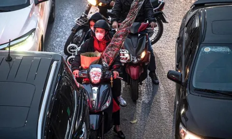 Người Hà Nội nên chờ sát Tết mới mua sắm, vội lao ra đường làm gì cho tắc?