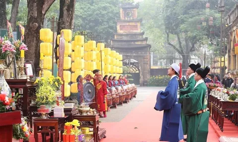 Các nhà ngoại giao nước ngoài trải nghiệm nghi lễ Tết cung đình của Việt Nam