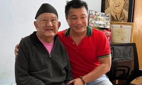 Tài tử Lý Hùng thăm hỏi Mạc Can và các nghệ sĩ khó khăn tại viện dưỡng lão