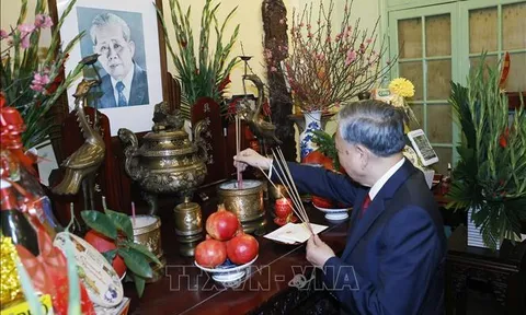 Tổng Bí thư Tô Lâm thắp hương tưởng nhớ các đồng chí lãnh đạo Đảng, Nhà nước