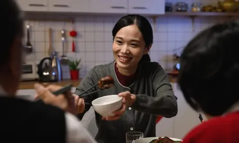 Mẹ dạy con: Dù mối quan hệ có thân thiết đến đâu, hãy cố gắng tránh 5 hành vi này khi đến thăm nhà ai đó