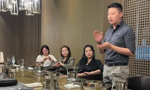 Đi YEP công ty và bốc trúng quà "nghỉ phép 365 ngày có lương", hôm sau sếp lập tức gọi riêng ra nói chuyện