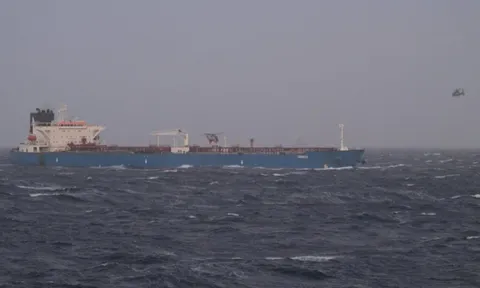 Bị Mỹ và châu Âu kiểm tra gắt gao, hơn 120 tàu chở dầu ‘quay xe’ chuyển sang treo cờ Nga