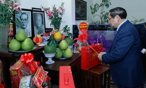 Thủ tướng Phạm Minh Chính dâng hương các cố lãnh đạo Đảng, Nhà nước và thăm, chúc Tết nguyên lãnh đạo Đảng, Nhà nước