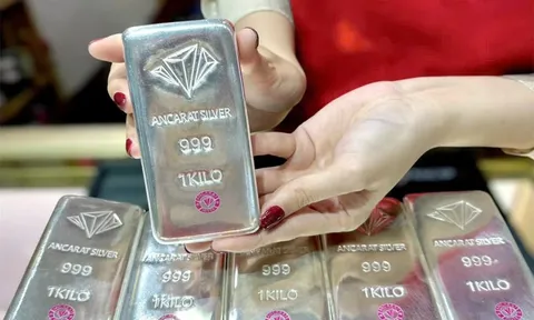 Giá bạc lao dốc trong sự ngỡ ngàng của nhà đầu tư
