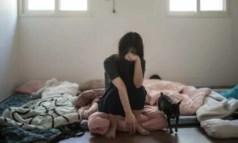 Gửi về nhà 25 triệu/tháng, con gái chết lặng phát hiện sự thật về khoản tiền 2 tỷ đồng trong suốt 7 năm