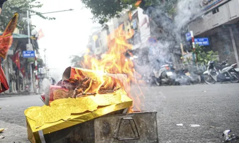 Cúng tất niên xong có phải hóa vàng?