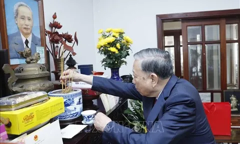 Tổng Bí thư Tô Lâm dâng hương tưởng niệm Thủ tướng Phạm Văn Đồng