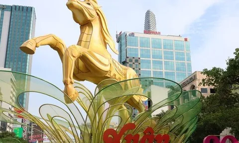 Phó Chủ tịch UBND TPHCM thị sát Đường hoa Nguyễn Huệ trước giờ G