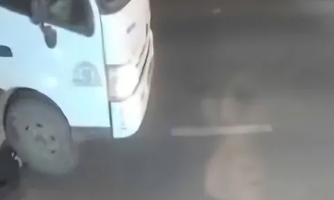 CLIP: Sau va chạm, xe tải cán nạn nhân tử vong trong lúc bỏ chạy