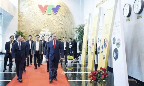 Tổng Bí thư Tô Lâm thăm, chúc Tết cán bộ, phóng viên VTV và VOV