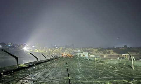 Đại tướng Phan Văn Giang gửi thư động viên cán bộ, chiến sĩ thần tốc bắc cầu phao qua sông Lô