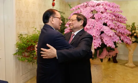 Thủ tướng Phạm Minh Chính thăm nguyên lãnh đạo Đảng, Nhà nước và dâng hương tưởng nhớ các đồng chí cố lãnh đạo