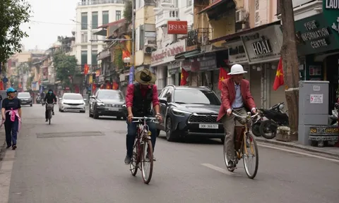 Hà Nội và TP.HCM yên bình đến lạ sáng mùng 1 Tết