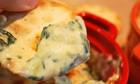 4 món không mặn là “bom natri” ẩn, làm tăng nguy cơ đột quỵ, tăng huyết áp, chuyên gia mách cách giảm muối đơn giản