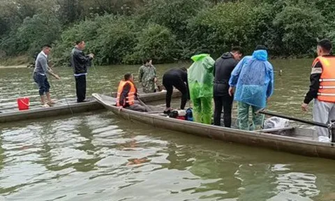 Lật thuyền trên sông Gianh: 2 người tử vong, 2 người vẫn đang mất tích