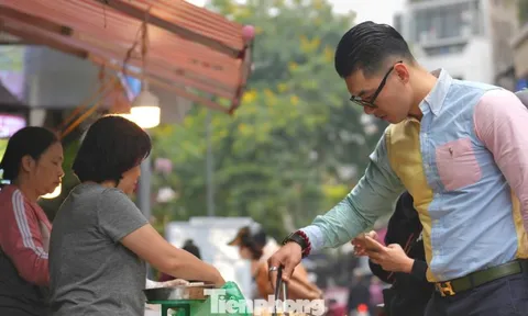 Chợ Hà Nội nhộn nhịp ngày lễ hóa vàng mùng 3 Tết