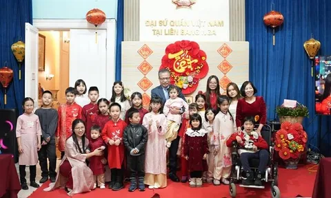 Tết xa quê: Giữ hồn Việt giữa nỗi nhớ đoàn viên