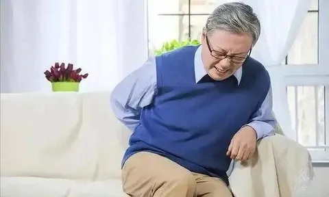 Các bác sĩ khuyên rằng những người trên 68 tuổi nên ở nhà xem tivi thay vì ra ngoài làm 5 việc này