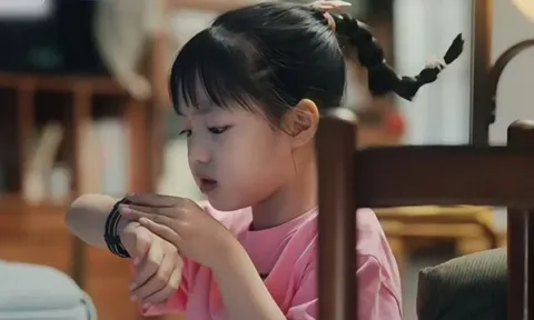 Bí mật ẩn giấu trong chiếc đồng hồ thông minh khiến tôi nhận ra: Thế hệ trẻ em này cô đơn đến mức nào!