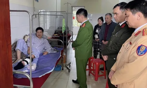 Danh tính tài xế đột nhiên giữ tay khiến CSGT phải đu người theo xe ô tô gần 500m