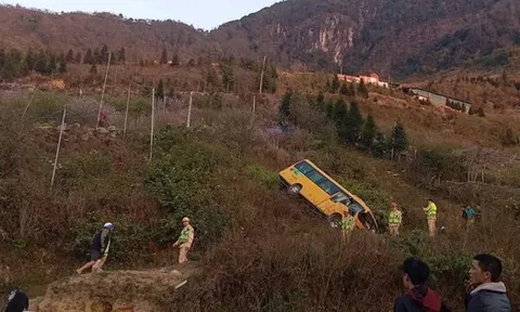 Xe khách chở khoảng 20 người nghi mất phanh gặp nạn tại Sa Pa